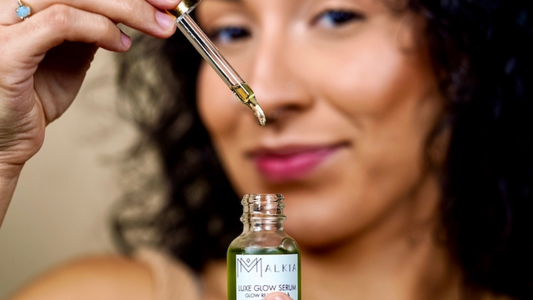 The Benefits of Using Facial Oils for a Glowing Complexion